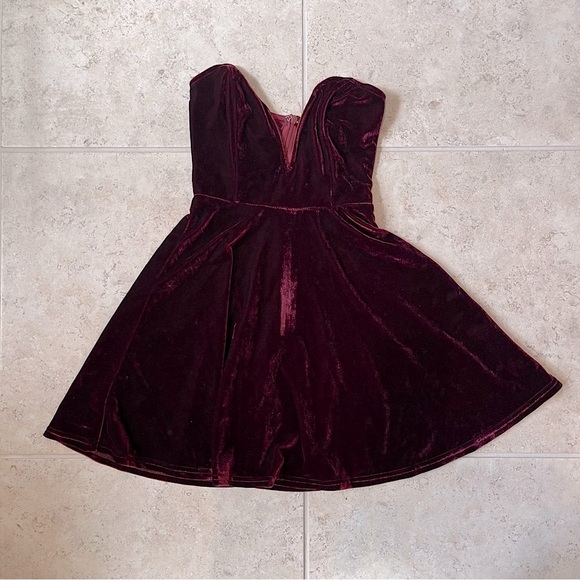 Lulus Dresses & Skirts - Lulu's Strapless Velvet Mini Dress in Deep Burgundy Deep V Cut